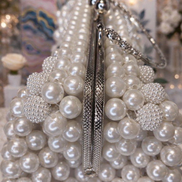 🐚Luxurious Pearl- Handmade Pearl Clutch – Esther Collection - Picture 4 of 5